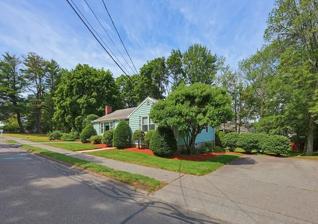 3rd image of 11 Preston St, Wakefield, MA 01880 | MLS# 73545171