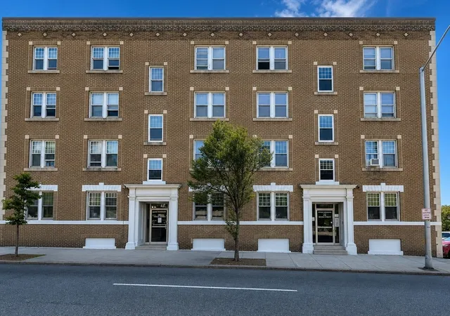 Homes for sale in Worcester, MA | 29 Irving Street #8, Worcester, MA 01609 | MLS# 73537363