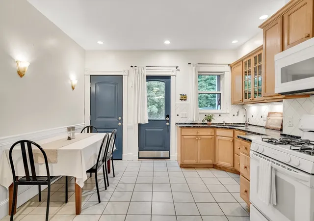 Photo 3 of Condo for sale at 124 Chestnut St #1, Brookline, MA 02445 | MLS# 73568857 | Listing updated on 2026-09-19