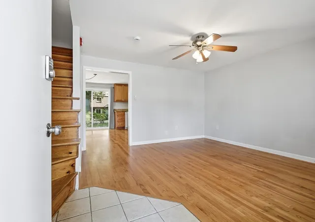 2nd image of 141 Thissell Ave #4, Dracut, MA 01826 | MLS# 73567998