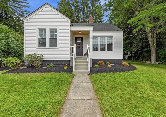 Photo 1 of Single family home for sale at 28 Southold Rd, Worcester, MA 01607 | MLS# 73569366 | Listing updated on 2026-09-16