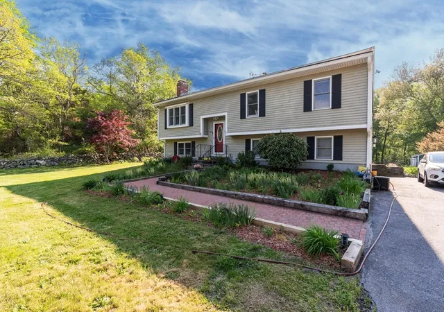 4th image of 133 S Main St, Berkley, MA 02779 | MLS# 73530413
