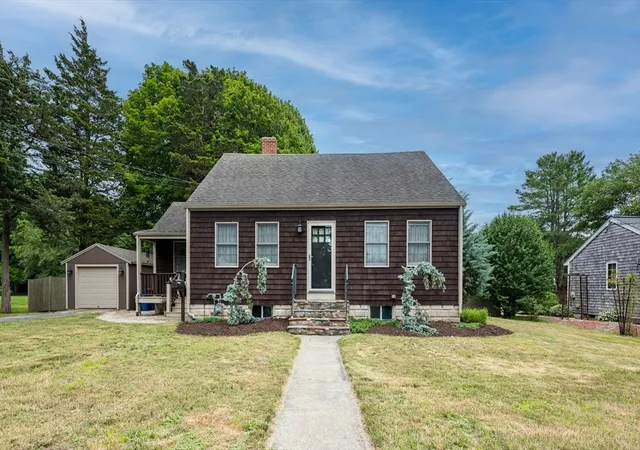 1st image of 33 Dartmouth St, Fairhaven, MA 02719 | MLS# 73552011
