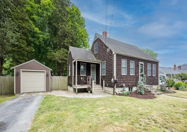 3rd image of 33 Dartmouth St, Fairhaven, MA 02719 | MLS# 73552011