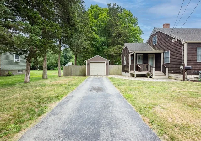 4th image of 33 Dartmouth St, Fairhaven, MA 02719 | MLS# 73552011