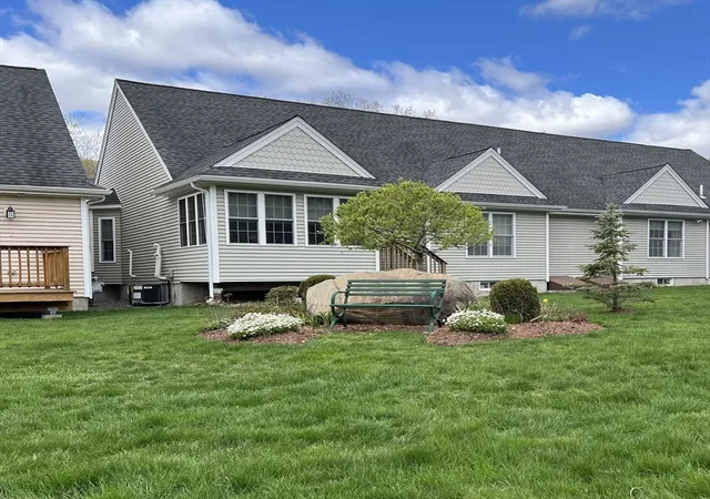 Homes for sale in Worcester, MA | 3 Enaya Cir, Worcester, MA 01606 | Houzeo