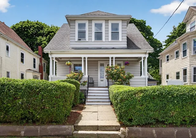 2nd image of 524 Eastern Avenue, Lynn, MA 01902 | MLS# 73540011