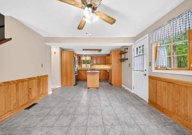 5th image of 19 Greenleaf Street, Billerica, MA 01821 | MLS# 73545602