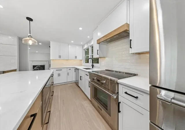 3rd image of 15 Pioneer Rd, Hingham, MA 02043 | MLS# 73531005