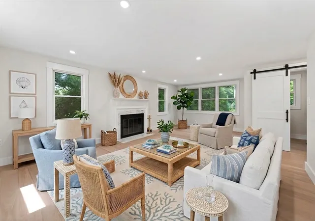 4th image of 15 Pioneer Rd, Hingham, MA 02043 | MLS# 73531005