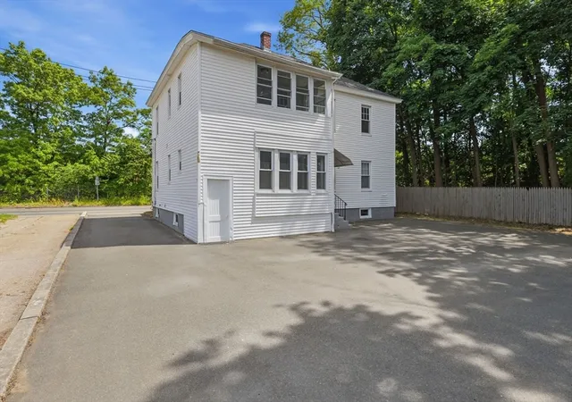 Listing Photo 4 - Condo for sale in building located at 910-912 Granby Rd, Chicopee, MA 01020