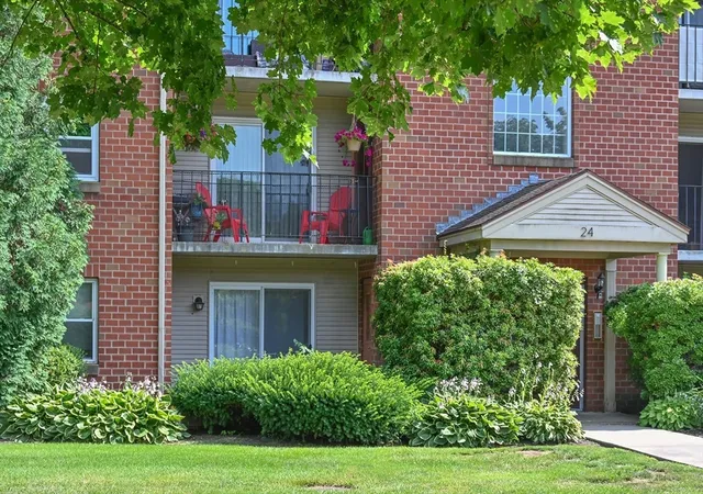 Listing Photo 4 - Condo for sale in building located at 24 Maple Crest Cir, Holyoke, MA 01040 - Unit #F