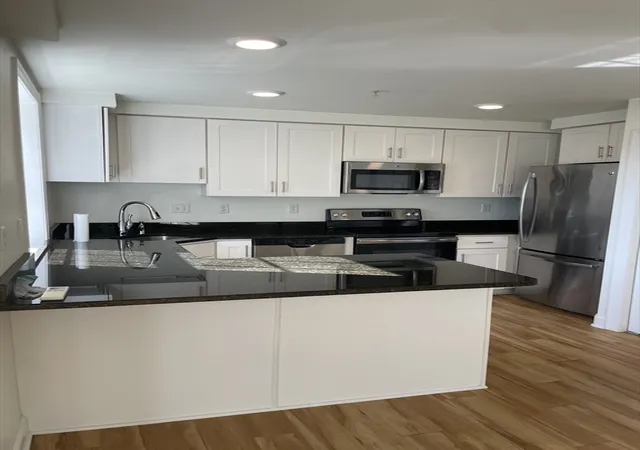 Listing Photo 4 - Condo for sale in building located at 30 Vlg Hl Rd, Northampton, MA 01060 - Unit #304