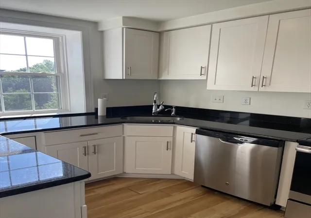 Listing Photo 5 - Condo for sale in building located at 30 Vlg Hl Rd, Northampton, MA 01060 - Unit #304