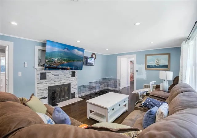 Photo 3 of Single family home for sale at 160 Lincoln Rd, Hyannis, MA 02601 | MLS# 73553026 | Listing updated on 2026-09-24