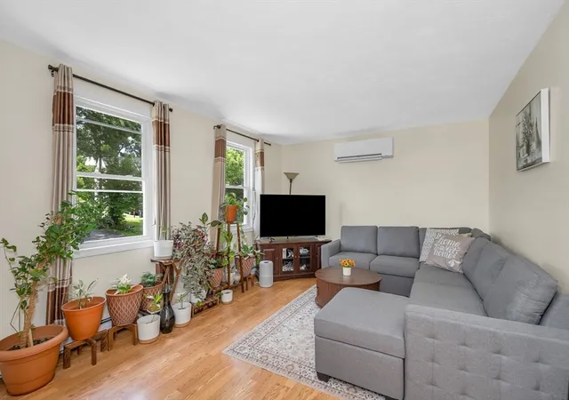 5th image of 769 Grafton St, Shrewsbury, MA 01545 | MLS# 73549643