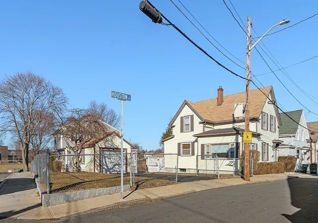 Homes for sale in Lynn, MA | 27 Houston Pl, Lynn, MA 01905 | MLS# 73546946
