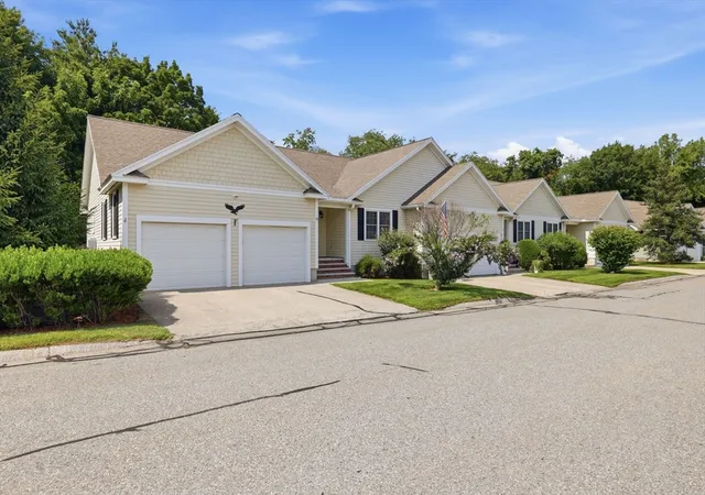 Photo 2 of Sale Pending at 39 Russell Farm Dr #39, Methuen, MA 01844 | MLS# 73553975 | Listing updated on 2026-09-04