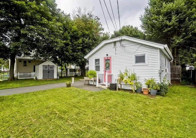 Photo 3 of Sale Pending at 47 W School St, Westfield, MA 01085 | MLS# 73563631 | Listing updated on 2026-09-08