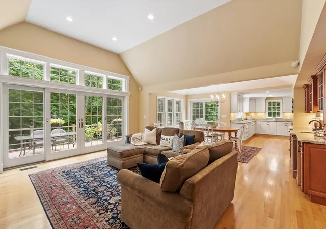 Photo 4 of Sale Pending at 17 Townsend Rd, Lynnfield, MA 01940 | MLS# 73562135 | Listing updated on 2026-08-29
