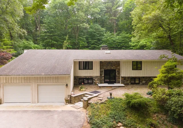 1st image of 92 Brook St, Hudson, MA 01749 | MLS# 73553144