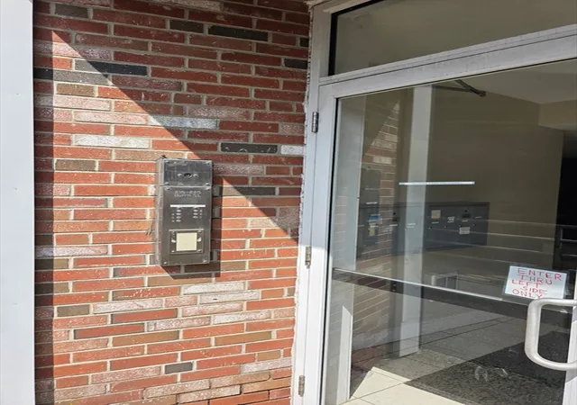 Listing Photo 4 - Condo for sale in building located at 213-215 Burrill St, Swampscott, MA 01907