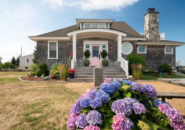 1st image of 11 Julia St, Newburyport, MA 01950 | MLS# 73553819