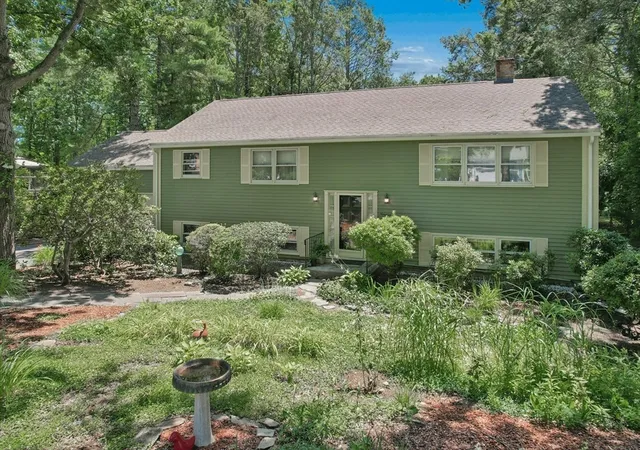 1st image of 19 Hickory Dr, Worcester, MA 01609 | MLS# 73557178