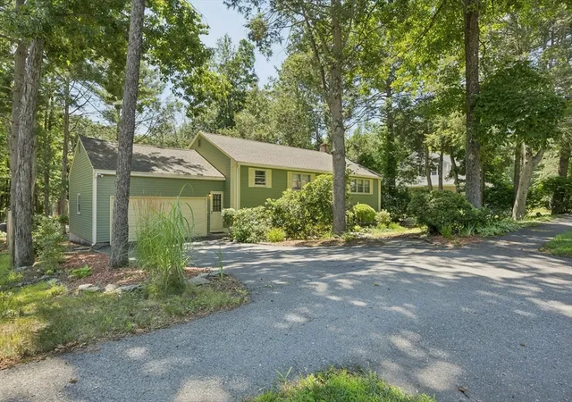 2nd image of 19 Hickory Dr, Worcester, MA 01609 | MLS# 73557178
