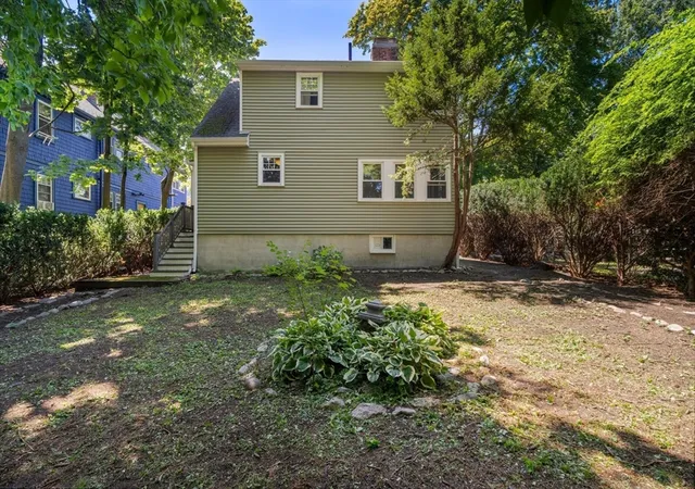 11th image of 29 Laurel St, Arlington, MA 02476 | MLS# 73565551