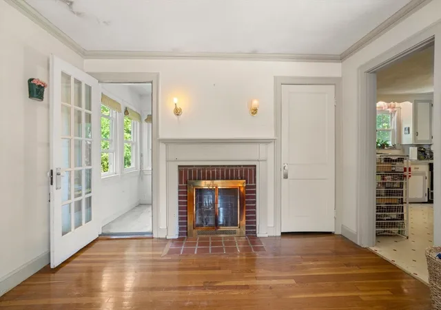 Photo 3 of Single family home for sale at 29 Laurel St, Arlington, MA 02476 | MLS# 73565551 | Listing updated on 2026-08-23