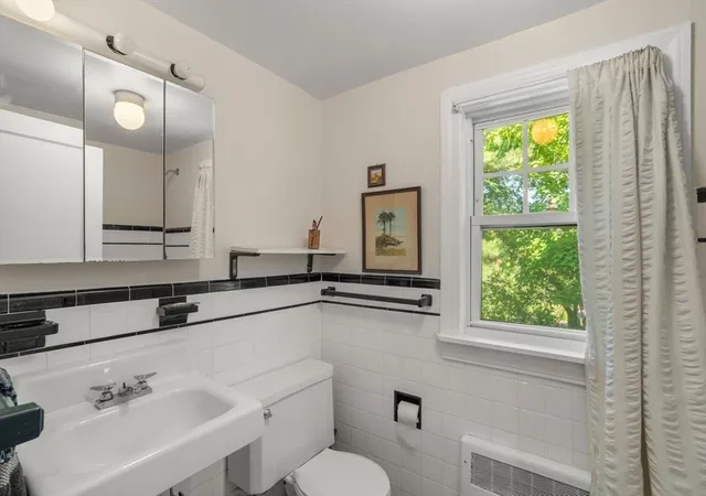 Photo 4 of Single family home for sale at 29 Laurel St, Arlington, MA 02476 | MLS# 73565551 | Listing updated on 2026-10-06