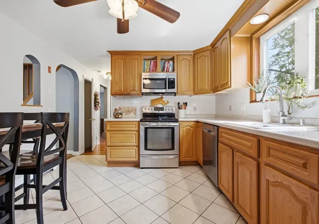 Photo 3 of Sale Pending at 6 Locke Rd, Billerica, MA 01821 | MLS# 73562676 | Listing updated on 2026-08-31