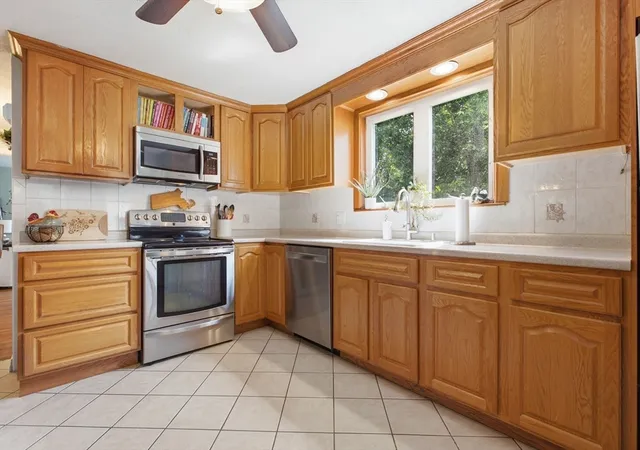 Photo 3 of Sale Pending at 6 Locke Rd, Billerica, MA 01821 | MLS# 73562676 | Listing updated on 2026-08-31