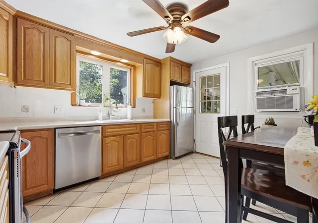 Photo 4 of Sale Pending at 6 Locke Rd, Billerica, MA 01821 | MLS# 73562676 | Listing updated on 2026-08-31