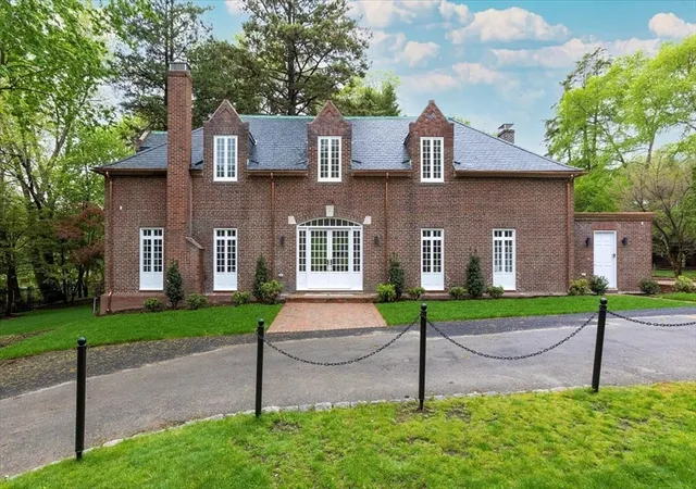 1st image of 178 Ivy Street, Brookline, MA 02446 | MLS# 73373524