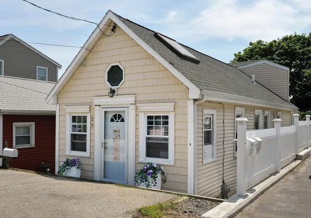 Homes for sale in Hull, MA | 20 Hillside Rd, Hull, MA 02045 | MLS# 73534930