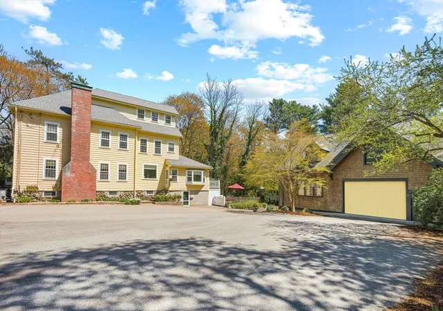 3rd image of 39 Church St #39, Weston, MA 02493 | MLS# 73516945