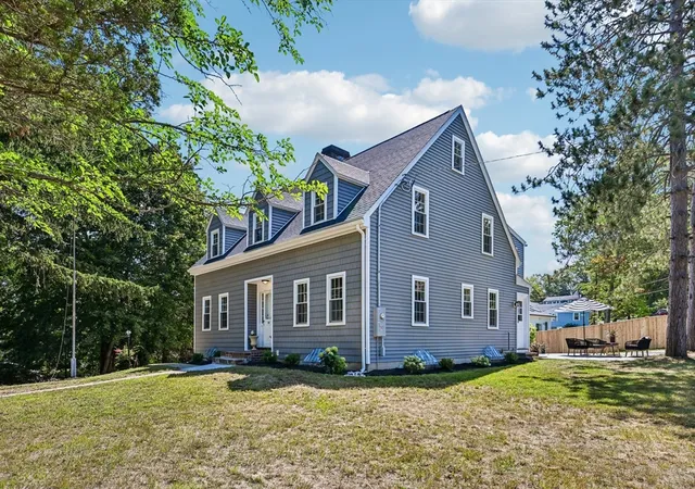 Photo 3 of Single family home for sale at 254 Russell St, Woburn, MA 01801 | MLS# 73567460 | Listing updated on 2026-09-01