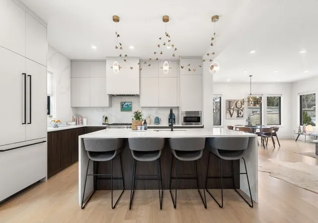 3rd image of 116 Thorndike St #1A, Brookline, MA 02446 | MLS# 73524730