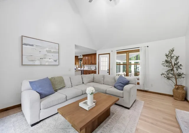 5th image of 471 Porter Rd, East Longmeadow, MA 01028 | MLS# 73560146