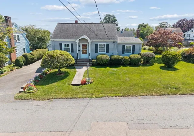 Photo 4 of Sale Pending at 301 Westhill Ave, Somerset, MA 02726 | MLS# 73563516 | Listing updated on 2026-09-01