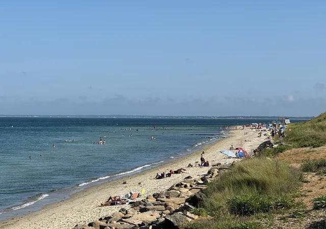 2nd image of 61 Ocean Ave, Oak Bluffs, MA 02557