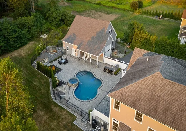 3rd image of 586 Hart St, Dighton, MA 02715 | MLS# 73517558