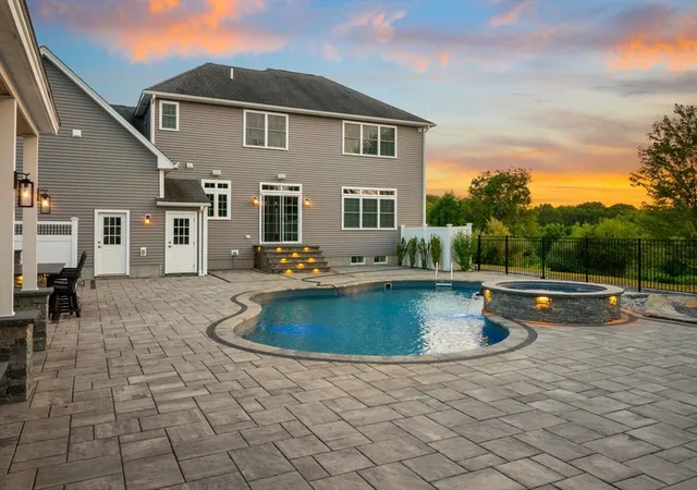 42nd image of 586 Hart St, Dighton, MA 02715 | MLS# 73517558
