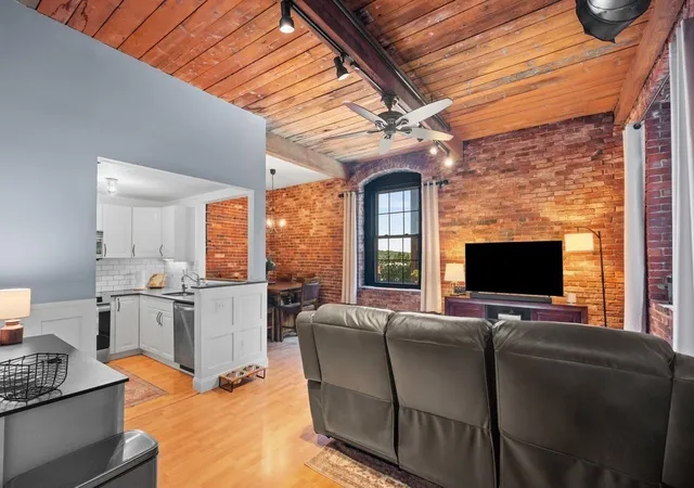 4th image of 50 Rantoul St #310, Beverly, MA 01915 | MLS# 73559651