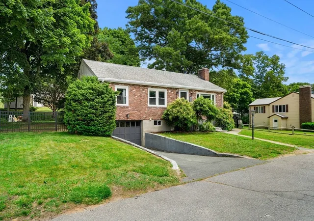 1st image of 25 Fellsmere Ave, Wakefield, MA 01880 | MLS# 73538074