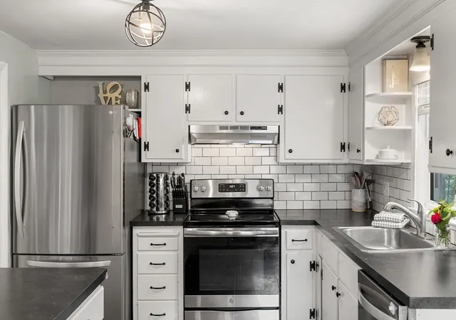 5th image of 25 Fellsmere Ave, Wakefield, MA 01880 | MLS# 73538074