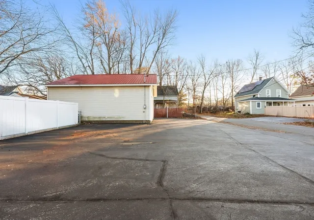 30th image of 381 Summer Street, Fitchburg, MA 01420 | MLS# 73543685