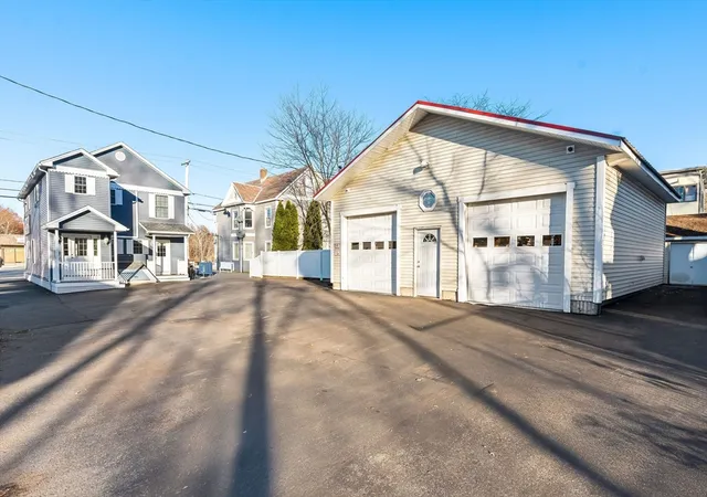 3rd image of 381 Summer St, Fitchburg, MA 01905